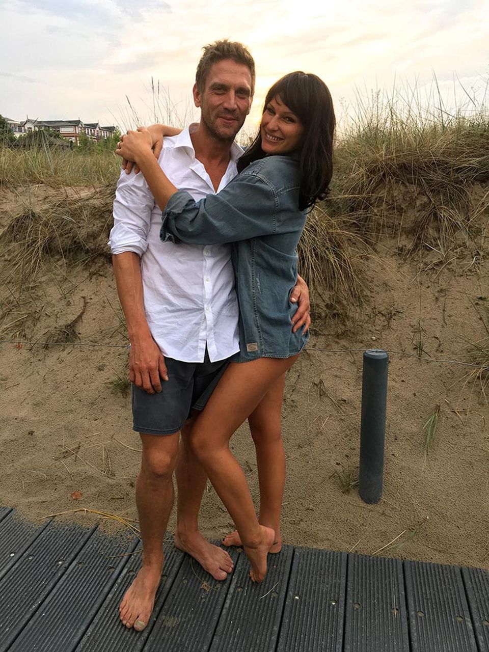 Janni Hönscheid + Peer Kusmagk: Peer und Janni konnten sich drei Monate lang nur inkognito treffen. Janni trug bei ihren Dates eine Perücke. Peer und Janni konnten sich drei Monate lang nur inkognito treffen. Janni trug bei ihren Dates eine Perücke.