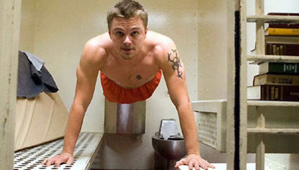 Von der Polizeischule in den Knast: Leonardo DiCaprio gibt den Spitzel Von der Polizeischule in den Knast: Leonardo DiCaprio gibt den Spitzel