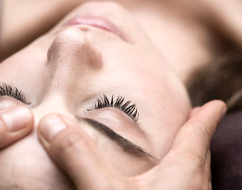 Die Kopfmassage gehört zu den klassischen Entspannungstechniken Die Kopfmassage gehört zu den klassischen Entspannungstechniken