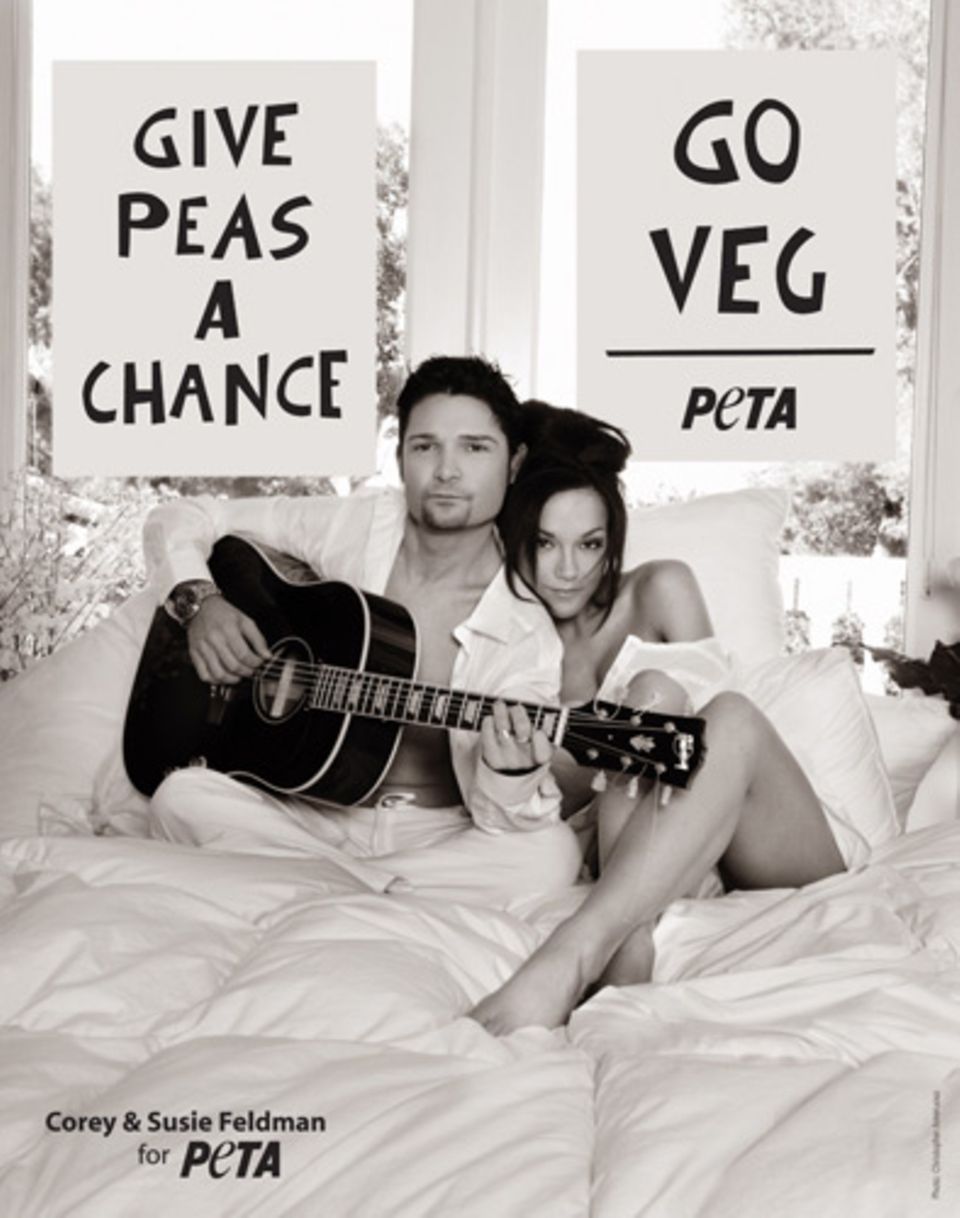 So posieren Corey Feldman und seine Frau Susie für die aktuelle Kampagne von "Peta" So posieren Corey Feldman und seine Frau Susie für die aktuelle Kampagne von "Peta"