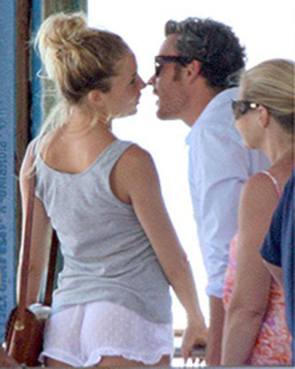 Verbotene Küsse im italienischen Positano: Sienna Miller und Balthazar Getty Verbotene Küsse im italienischen Positano: Sienna Miller und Balthazar Getty