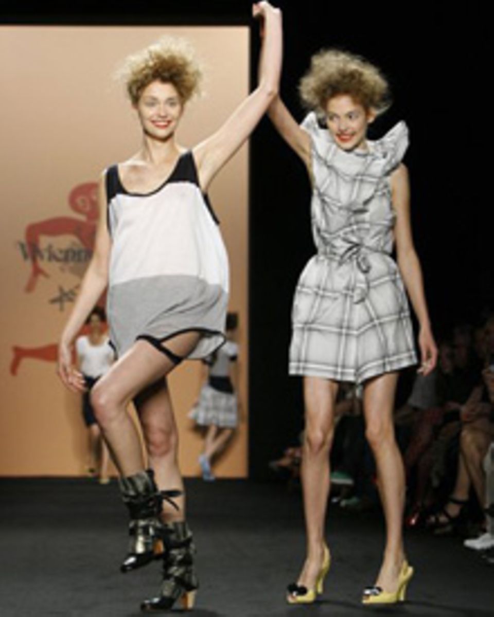 Bei der Abschluss-Show von Vivienne Westwood herrschte ausgelassene Stimmung Bei der Abschluss-Show von Vivienne Westwood herrschte ausgelassene Stimmung