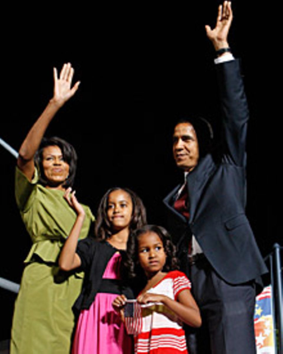 Bei fast allen wichtigen Wahlkampfveranstaltungen dabei: Obamas Frau Michelle und die Kinder Malia und Sasha Bei fast allen wichtigen Wahlkampfveranstaltungen dabei: Obamas Frau Michelle und die Kinder Malia und Sasha