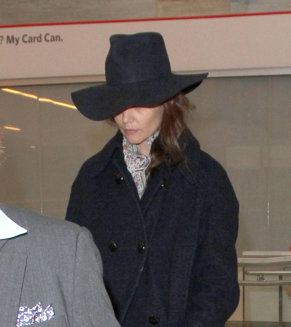Katie Holmes am Flughafen in Los Angeles