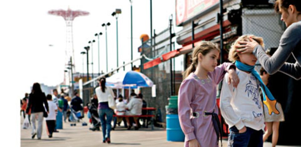 Helena Christensen beim Shooting ihrer "Name It"-Kollektion in Coney Island, New York Helena Christensen beim Shooting ihrer "Name It"-Kollektion in Coney Island, New York