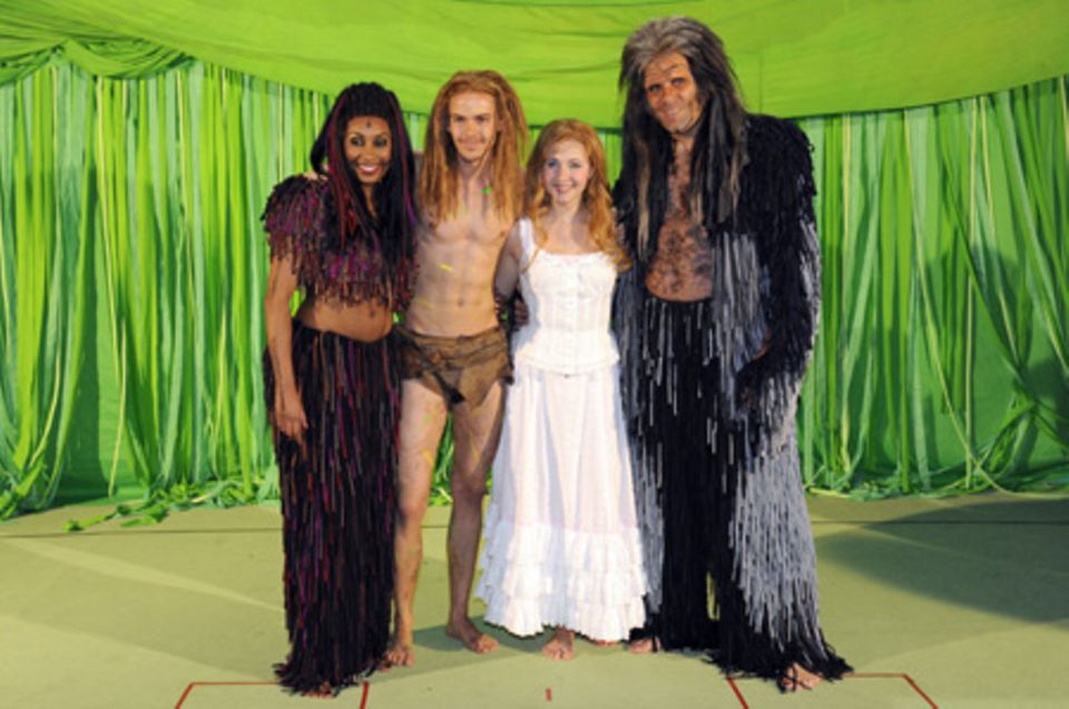 Dschungelkönige: Die vier Hauptdarsteller Ana Milva Gomes (Kala), Anton Zetterholm (Tarzan), Elisabeth Hübner (Jane) und Andreas