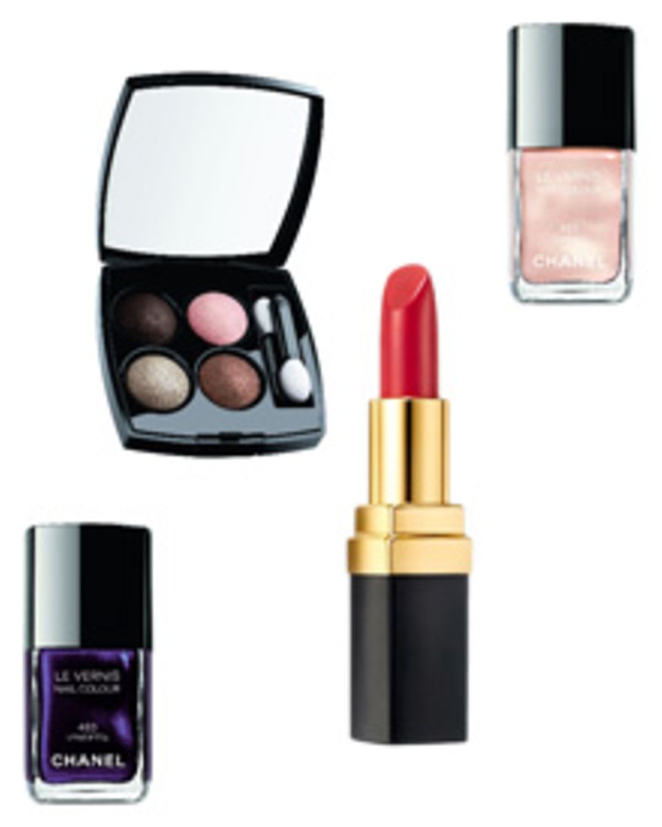 Lidschattenpalette "Les 4 Ombres - Mystic Eyes", Lippenstift "Rouge Hydrabase - Fiesta", Nagellack "Le Vernis - Vendetta und Dja Lidschattenpalette "Les 4 Ombres - Mystic Eyes", Lippenstift "Rouge Hydrabase - Fiesta", Nagellack "Le Vernis - Vendetta und Dja