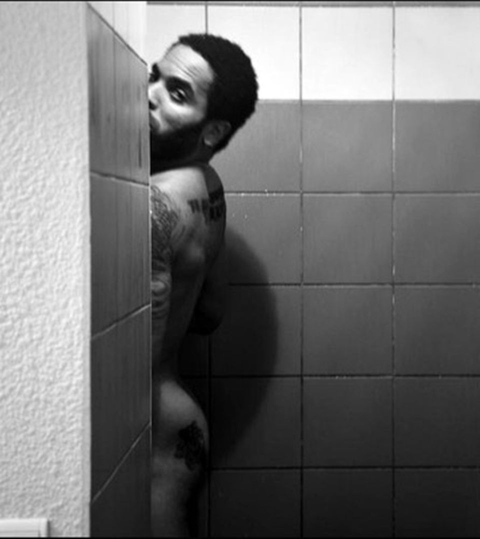 Lenny Kravitz unter seiner heimischen Dusche. <link adr="http://twitter.com/lennyKravitz">Hier gehts zu Lenny Kravit' Twitter-Se