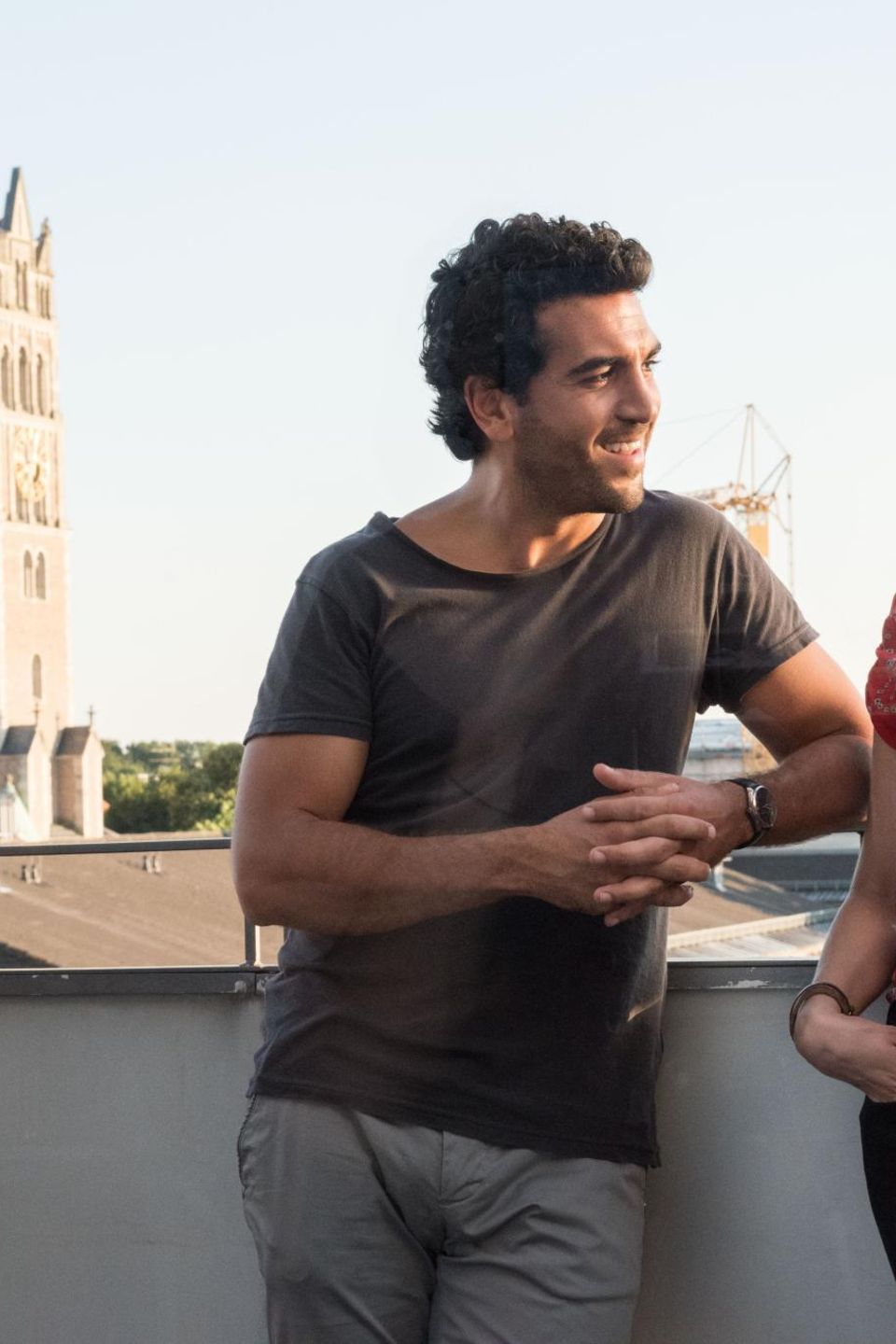 Ein schönes Leinwand-Paar: In "Willkommen bei den Hartmanns" verliebt sich Jungarzt Dr. Tarek Berger (Elyas M'Barek) in Sofie Hartmann (Palina Rojinski), die Tochter seines Chefs. Es wird wild geknutscht ... Ein schönes Leinwand-Paar: In "Willkommen bei den Hartmanns" verliebt sich Jungarzt Dr. Tarek Berger (Elyas M'Barek) in Sofie Hartmann (Palina Rojinski), die Tochter seines Chefs. Es wird wild geknutscht ...