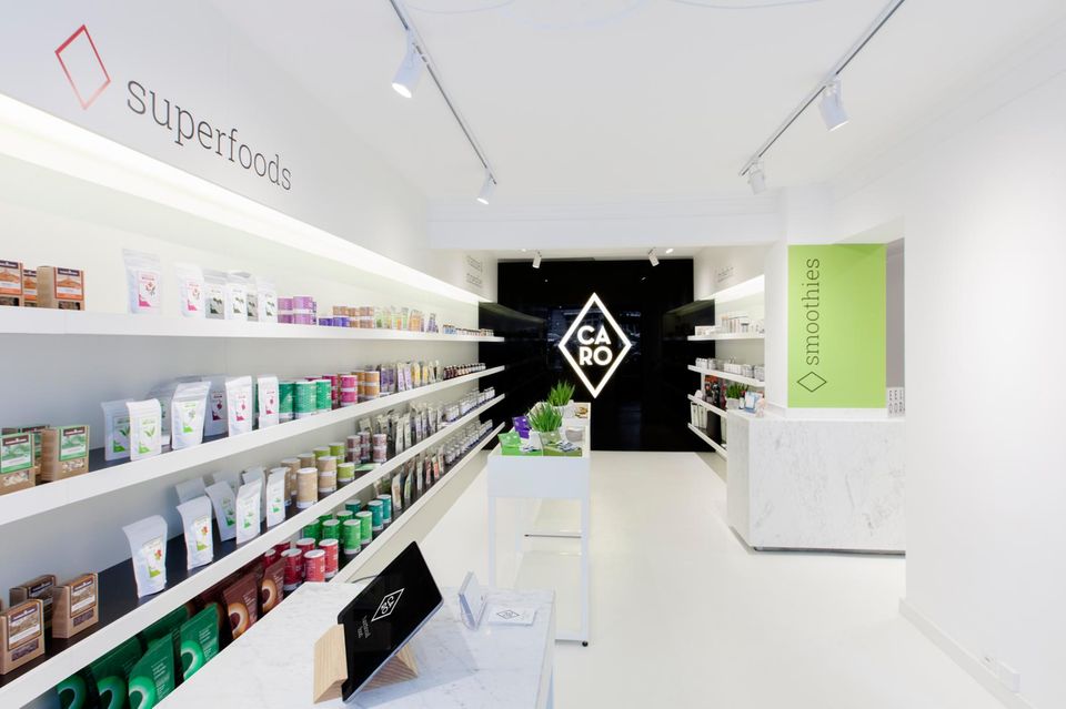 Unternehmerin Carolin Meyer: In ihrem Store in Hamburg-Eppendorf berät Carolin Meyer Kunden, die gesund leben und ihren Körper optimieren wollen. Auch eine Frischetheke gehört zum Store-Konzept dazu. In ihrem Store in Hamburg-Eppendorf berät Carolin Meyer Kunden, die gesund leben und ihren Körper optimieren wollen. Auch eine Frischetheke gehört zum Store-Konzept dazu.