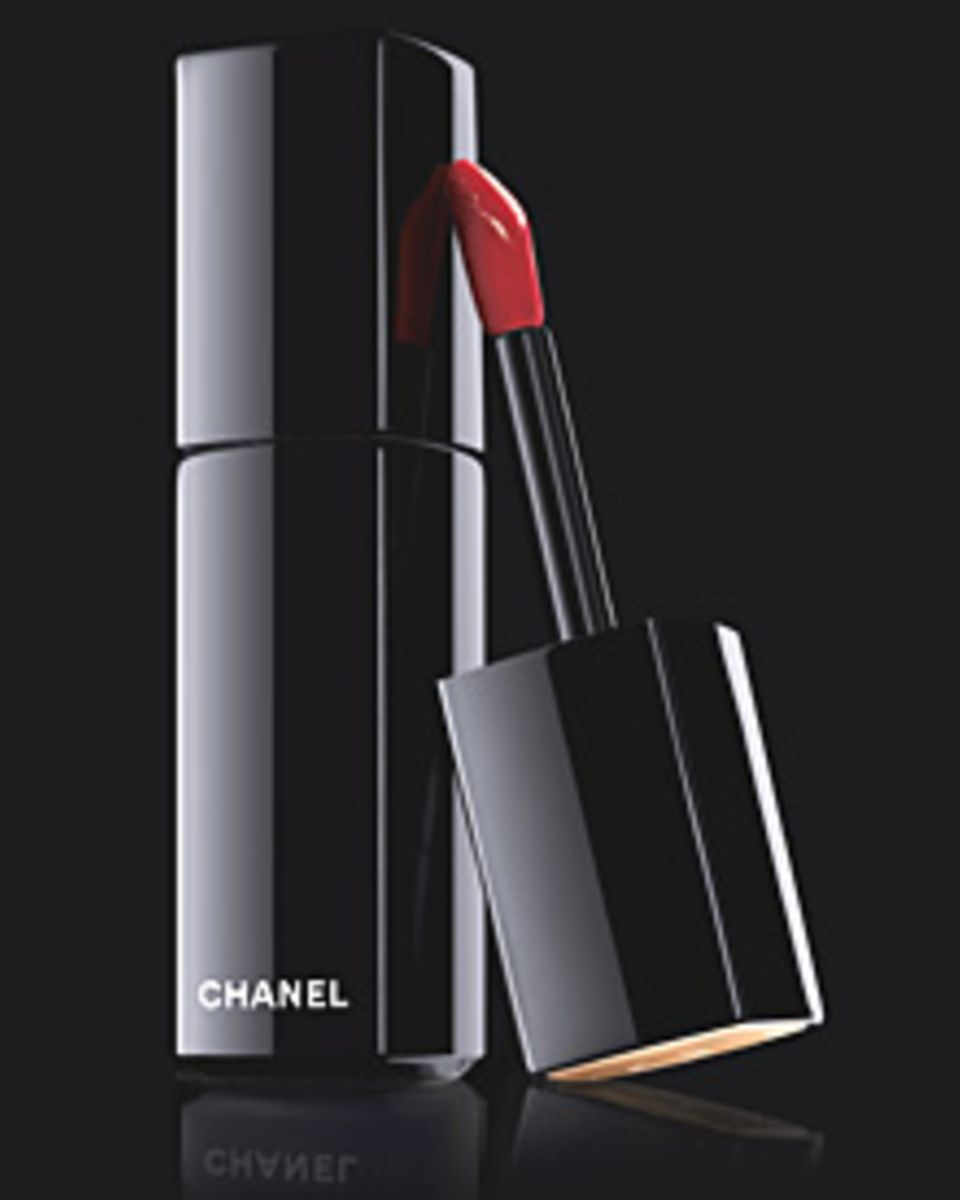 Pure Verführung: "Rouge Allure Laque" von Chanel, Farbton 75 "Dragon", ca. 30 Euro