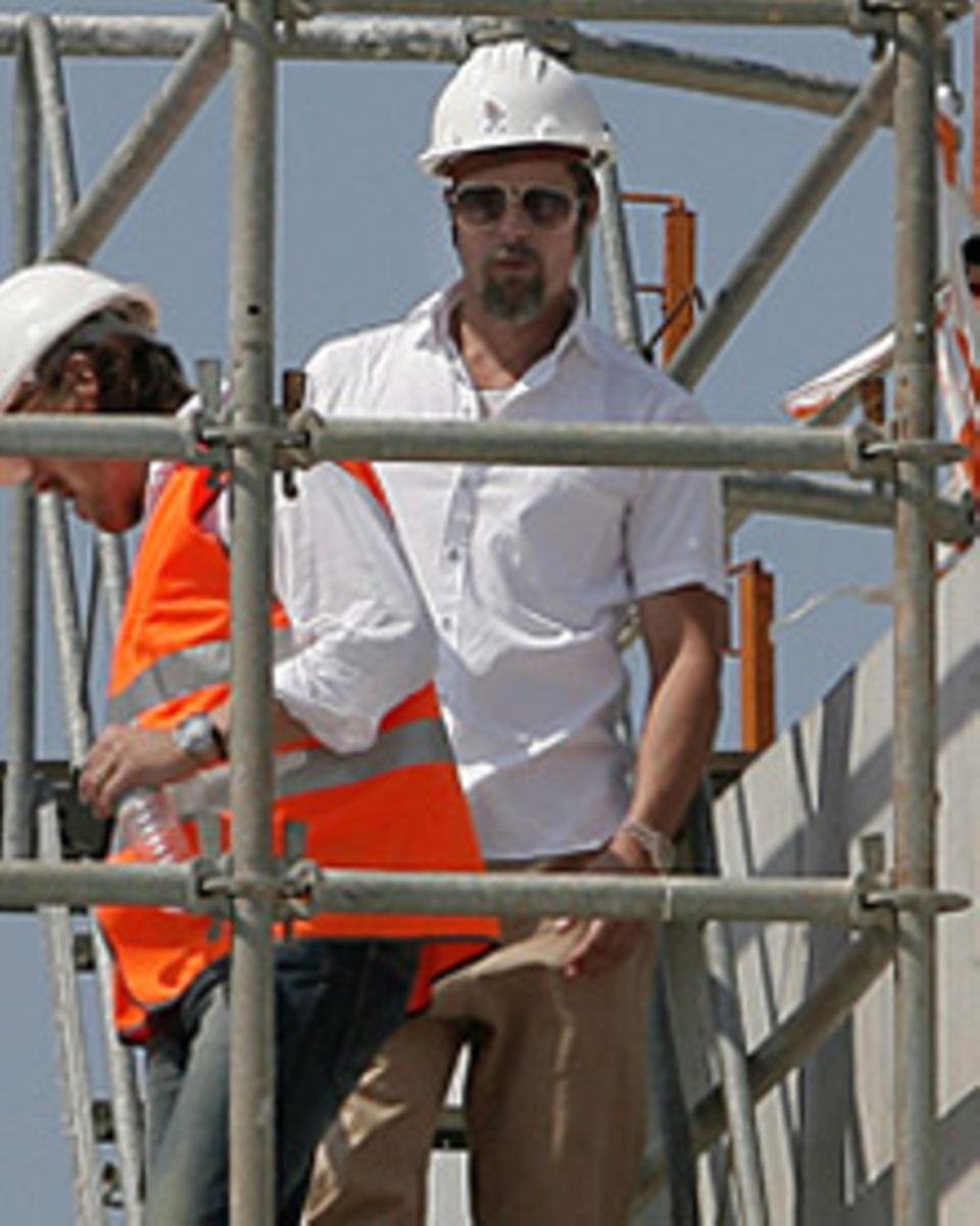 Brad Pitt hat auf dem Bau alles unter Kontrolle. Brad Pitt hat auf dem Bau alles unter Kontrolle.