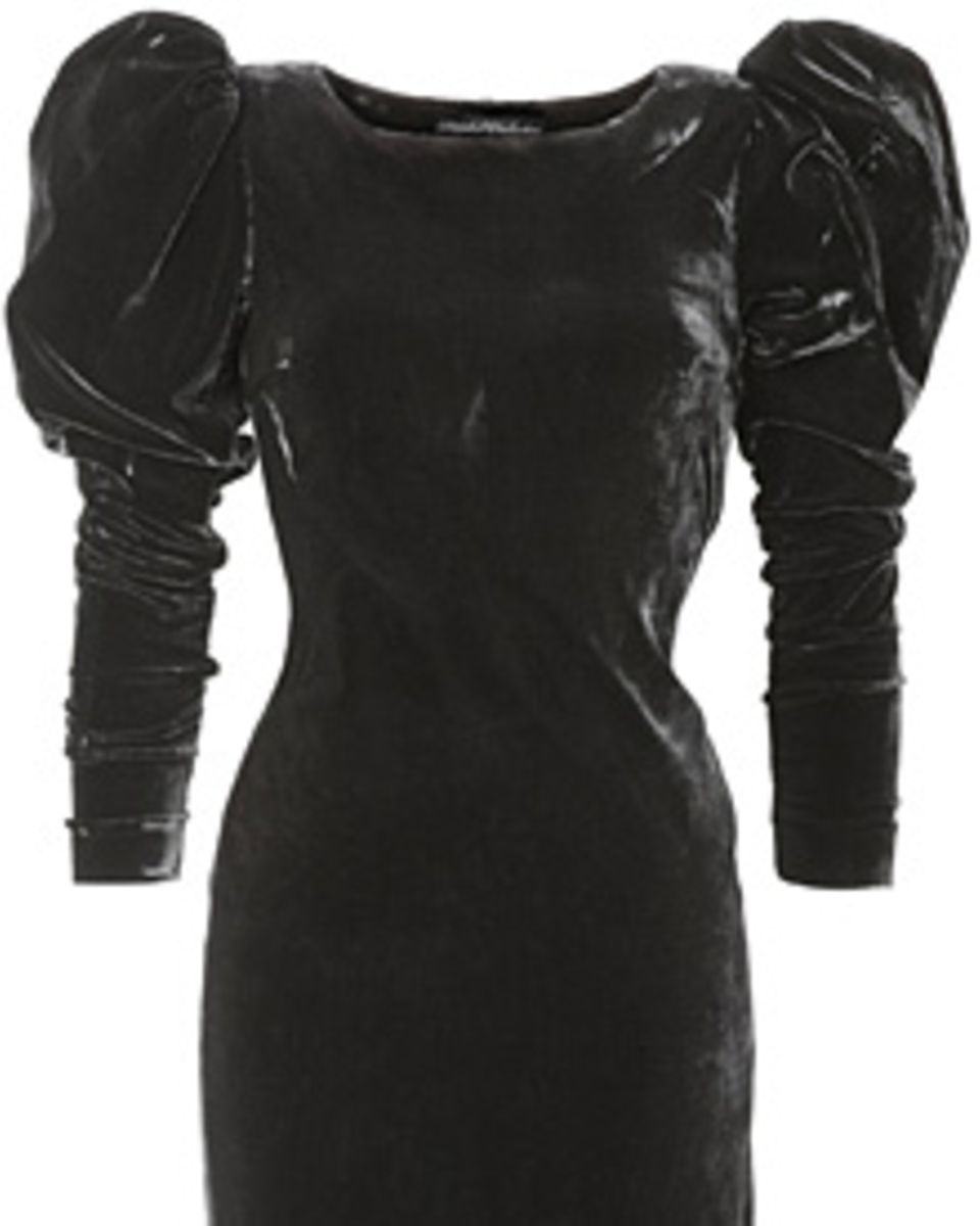 Samtige Silhouette mit Luxus-Schultern: Minikleid aus 100% Viskose von H&M "Divided Exclusive", ca. 50 Euro Samtige Silhouette mit Luxus-Schultern: Minikleid aus 100% Viskose von H&M "Divided Exclusive", ca. 50 Euro