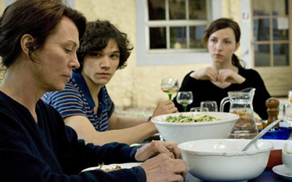 Ab dem 1. Oktober 2009 sieht man Iris Berben in "Es kommt der Tag" als Judith, deren perfektes Familienleben durch Alice aufgewi