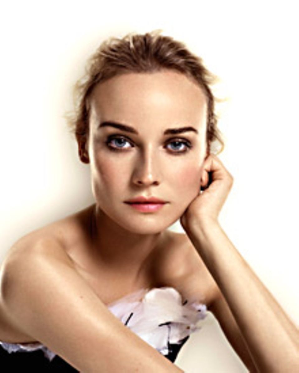 Natürlich schön mit strahlendem Teint wird Diane Kruger von L'Oréal in Szene gesetzt. Natürlich schön mit strahlendem Teint wird Diane Kruger von L'Oréal in Szene gesetzt.
