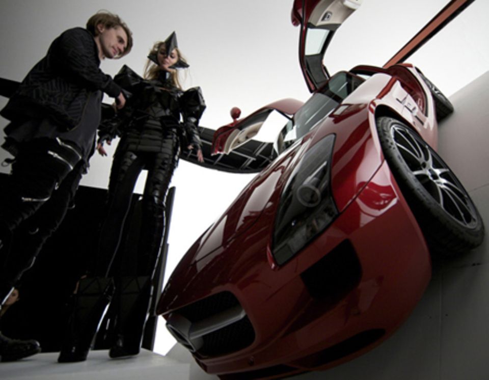 Making-of: die 25-jährige Julia Stegner ist zum zweiten Mal Botschafterin der Mercedes-Benz Fashion Week Berlin.