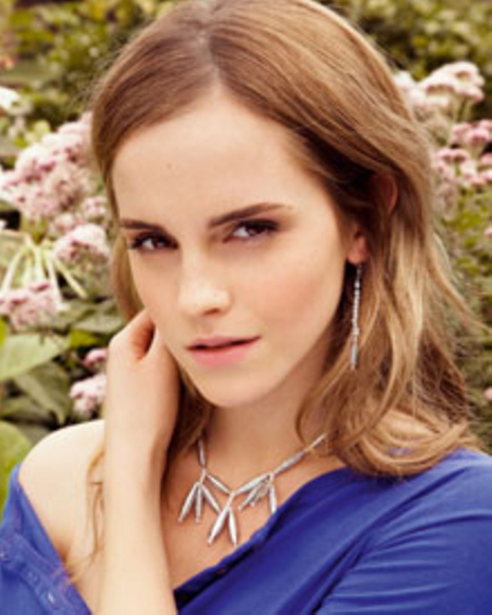 Faire Mode kann auch gut aussehen - das beweist Emma Watson mit ihrem Schmuck aus recyceltem Süßigkeitenpapier. Faire Mode kann auch gut aussehen - das beweist Emma Watson mit ihrem Schmuck aus recyceltem Süßigkeitenpapier.