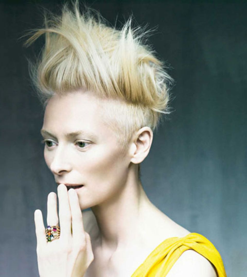 Wer ist die schönste im ganzen Land? Jeder Ring an Tilda Swintons Finger steht für eine andere Gemütsverfassung. Wer ist die schönste im ganzen Land? Jeder Ring an Tilda Swintons Finger steht für eine andere Gemütsverfassung.