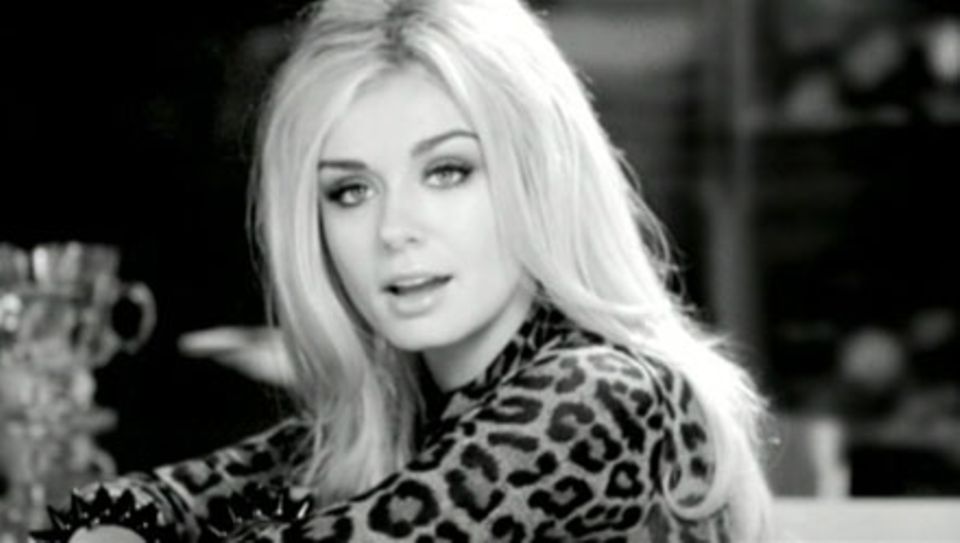 Man sieht: Katherine Jenkins ist nicht nur was für die Ohren, sondern auch für die Augen. Man sieht: Katherine Jenkins ist nicht nur was für die Ohren, sondern auch für die Augen.
