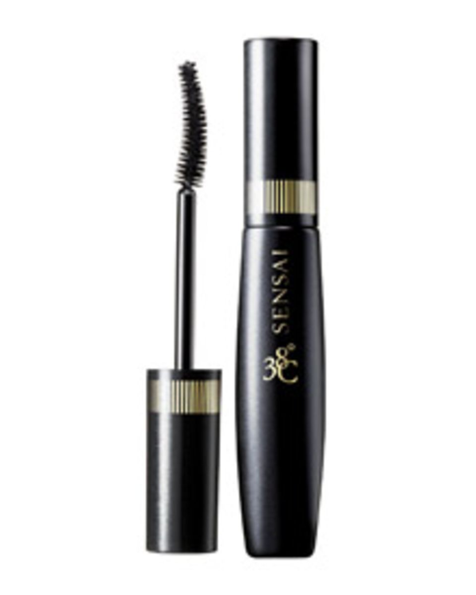 Tyron Machhausens Beauty- Assistent: "38°-Mascara" von Sensai. Tyron Machhausens Beauty- Assistent: "38°-Mascara" von Sensai.