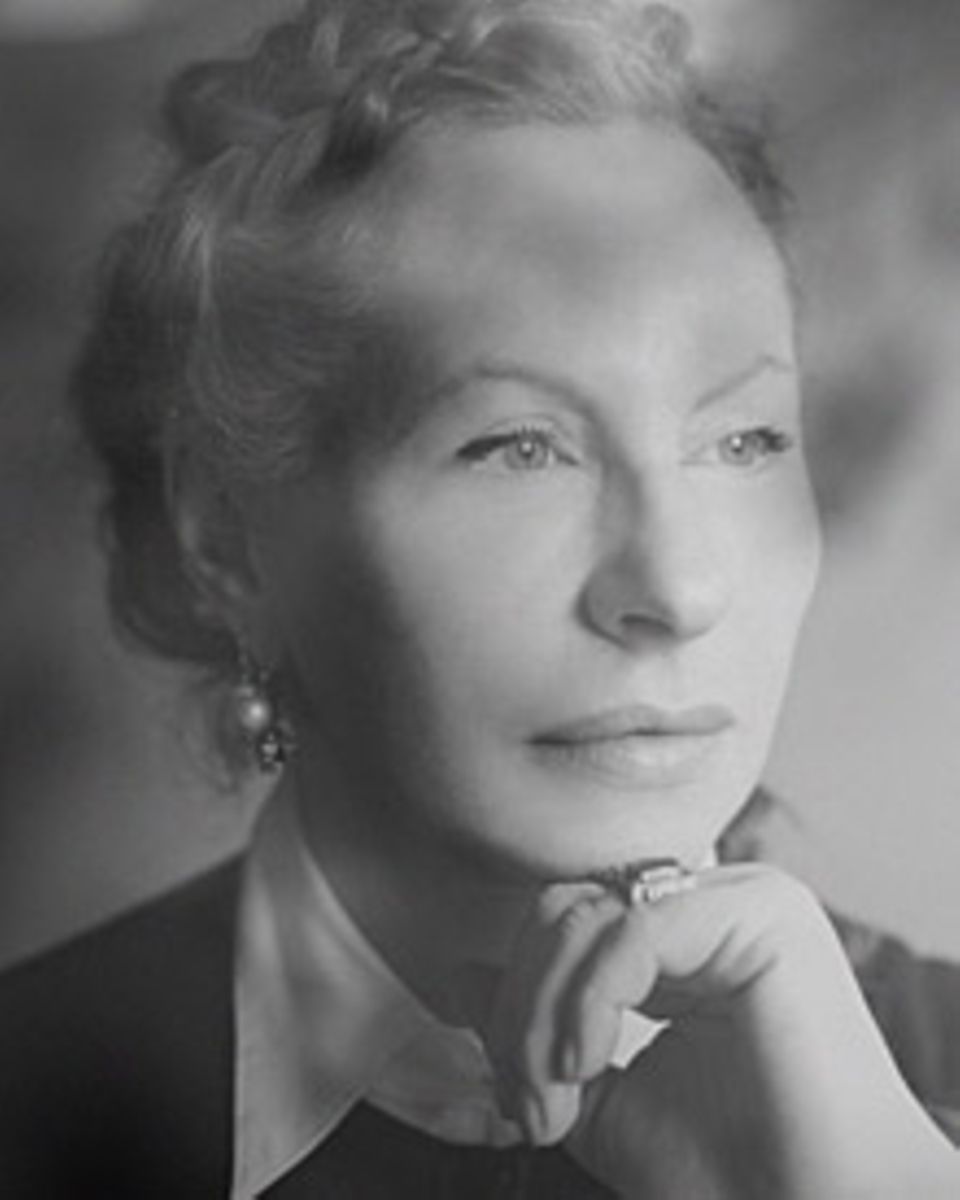 Yasmin Heinz: Weitgereist und sehr erfahren, erfindet sie das Thema Make-up immer wieder neu. Yasmin Heinz: Weitgereist und sehr erfahren, erfindet sie das Thema Make-up immer wieder neu.