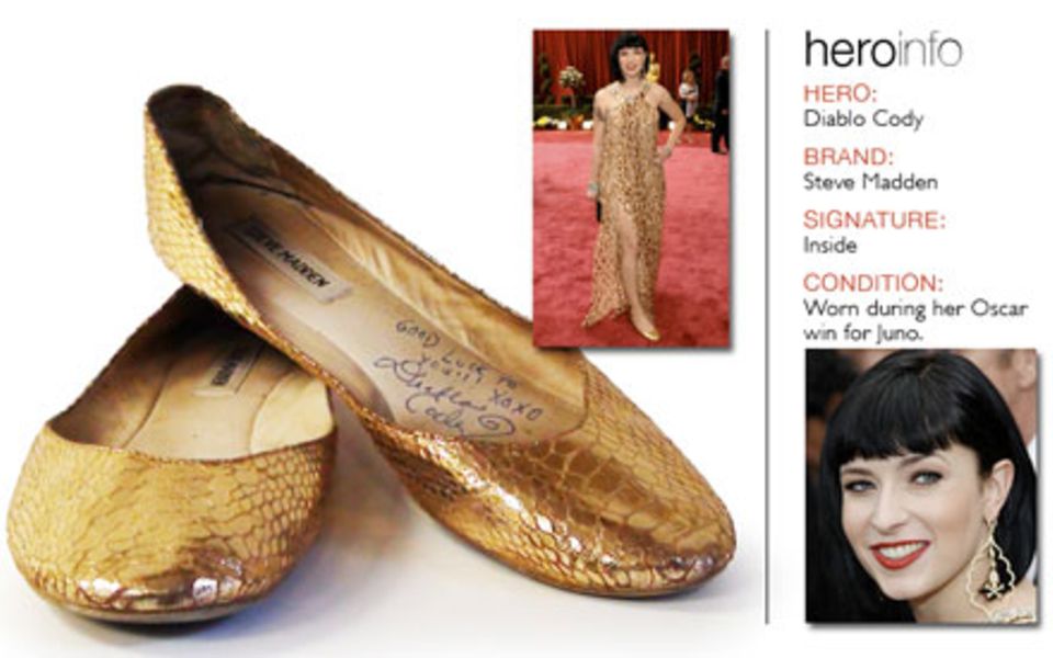 Diablo Cody versteigert die goldenen Ballerinas, die sie bei ihrer Oscar-Auszeichnung für "Juno" trug. Diablo Cody versteigert die goldenen Ballerinas, die sie bei ihrer Oscar-Auszeichnung für "Juno" trug.
