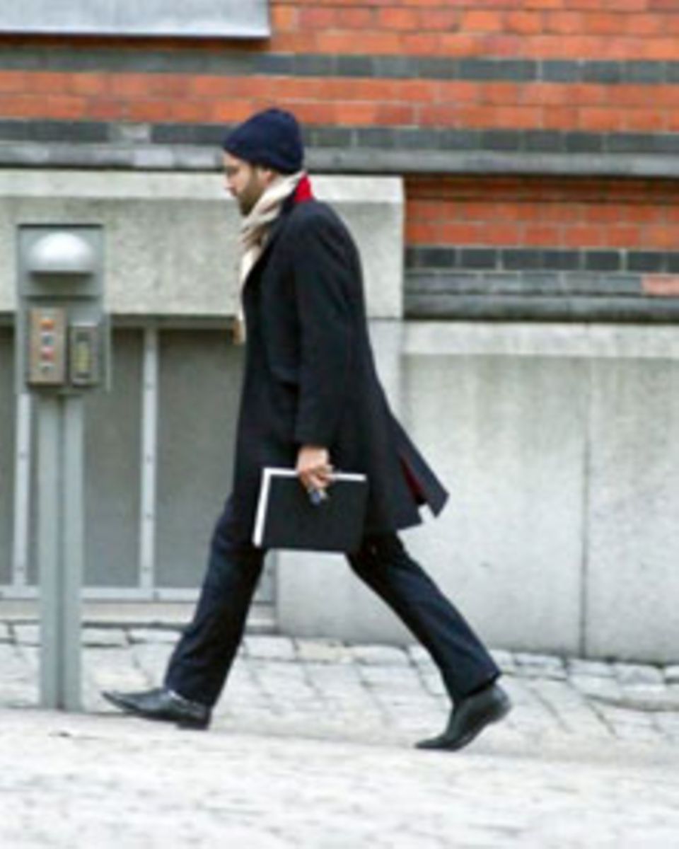 Jonas Bergström ist am 7. April warm angezogen auf dem Weg zur Arbeit. Jonas Bergström ist am 7. April warm angezogen auf dem Weg zur Arbeit.