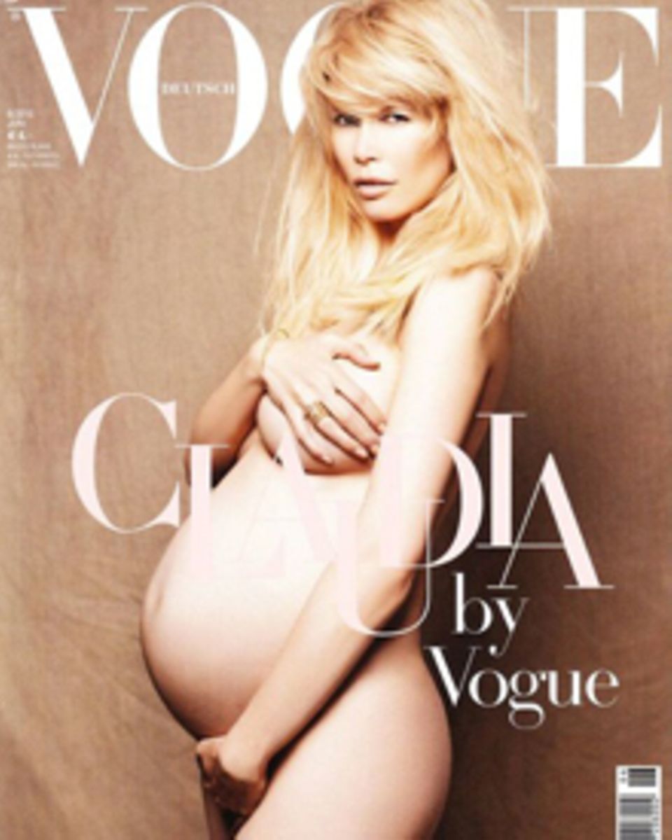 Stolz zeigt Claudia Schiffer ihren wachsenden Babybauch. Stolz zeigt Claudia Schiffer ihren wachsenden Babybauch.
