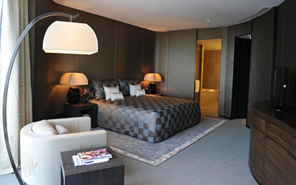 Alle Zimmer (ab ca. 800 Euro) wurden von Giorgio Armani persönlich designt.