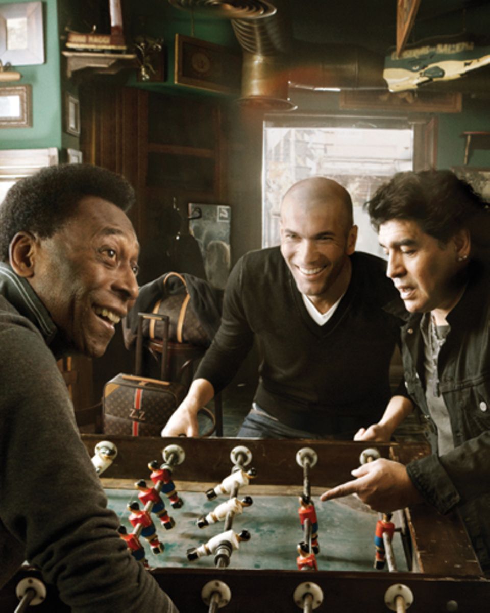 Kicker-Duell: Pelé, Zinédine Zidane und Diego Maradona liefern sich ein heißes Match.
