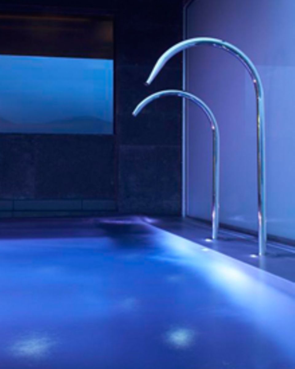 Wasser und Lichtspiele im Spa-Bereich. Wasser und Lichtspiele im Spa-Bereich.