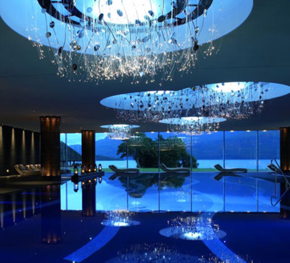 Nicht nur am Pool scheinen Architektur und Natur ineinander überzugehen. Nicht nur am Pool scheinen Architektur und Natur ineinander überzugehen.