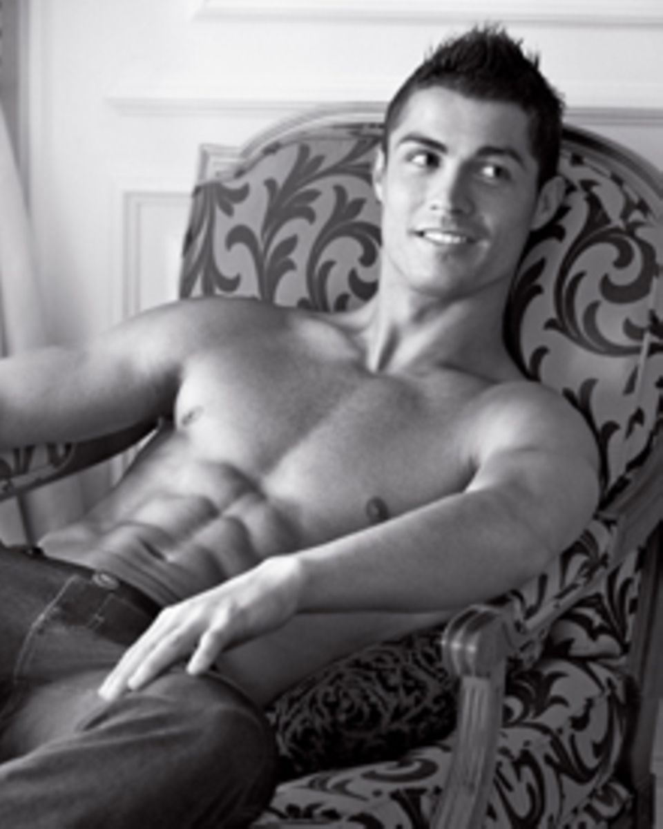 Dieses Sixpack! Cristiano Ronaldo macht als Jeans-Model eine tolle Figur.