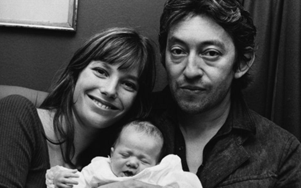 Berühmte Familie: Das Glamour-Paar Jane Birkin und Serge Gainsbourg mit ihrer gemeinsamen Tochter Charlotte im August 1971. Berühmte Familie: Das Glamour-Paar Jane Birkin und Serge Gainsbourg mit ihrer gemeinsamen Tochter Charlotte im August 1971.