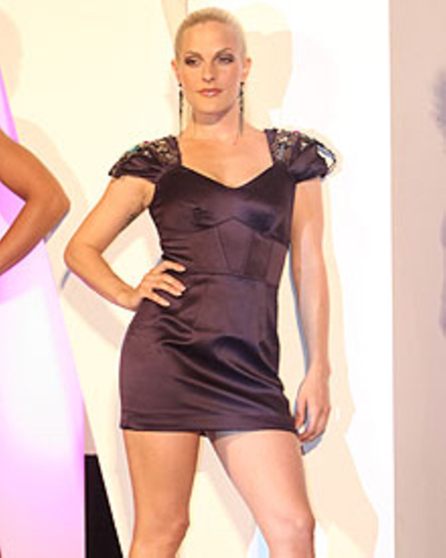 Topfit und in Form: Sandy Mölling nur wenige Monate nach der Geburt von Jaden. Topfit und in Form: Sandy Mölling nur wenige Monate nach der Geburt von Jaden.