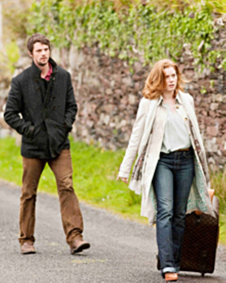 Declan (Matthew Goode) und Anna (Amy Adams) sind sich auf ihrer gemeinsam Reise alles andere als einig.