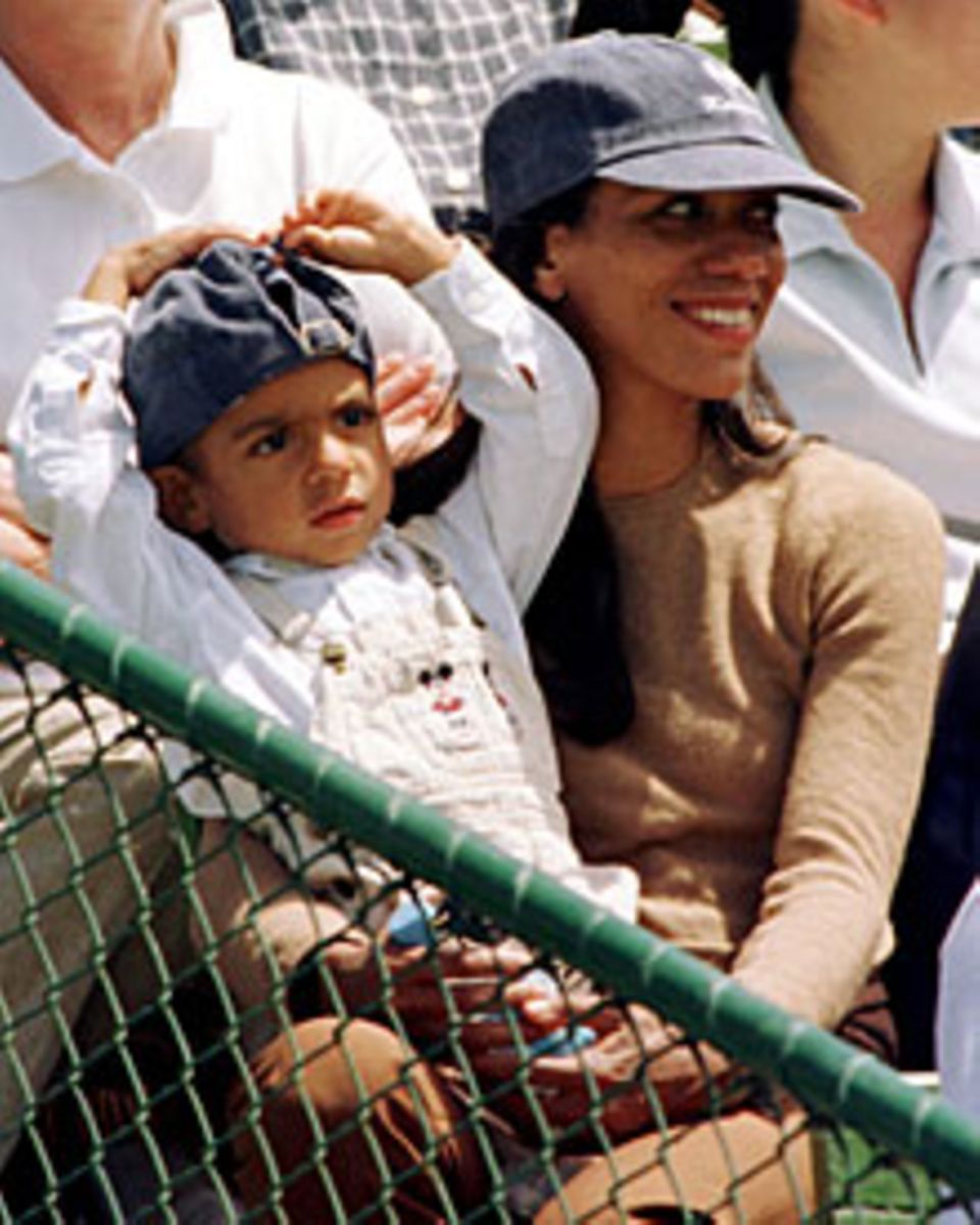 1997: Noah und Barbara Becker jubeln Papa Boris bei einem Tennis-Match in Melbourne zu. 1997: Noah und Barbara Becker jubeln Papa Boris bei einem Tennis-Match in Melbourne zu.