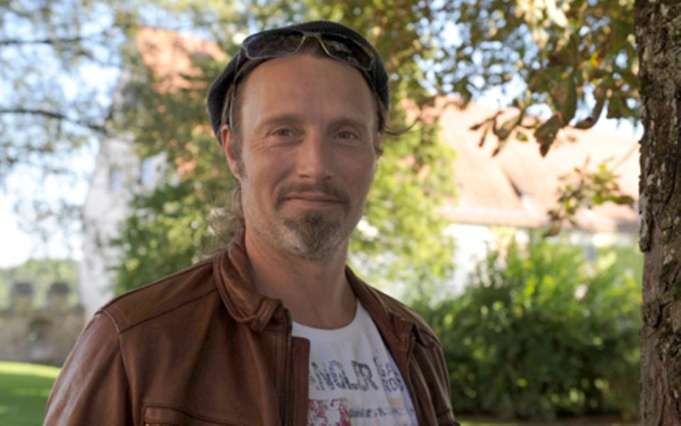 Mads Mikkelsen genießt die Natur im oberbayerischen Burghausen. Mads Mikkelsen genießt die Natur im oberbayerischen Burghausen.