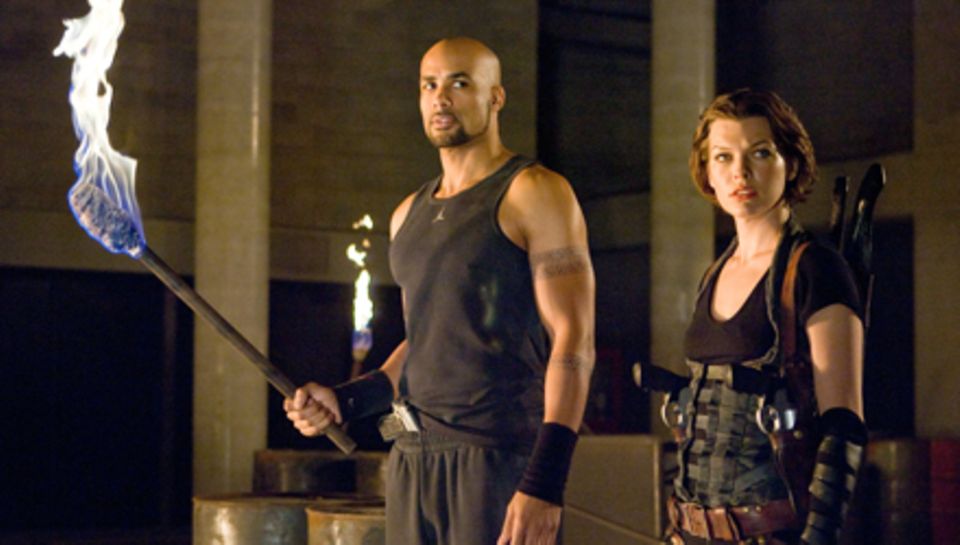 In Los Angeles trifft Alice (Milla Jovovich) auf einige Überlebende, darunter auch Luther (Boris Kodjoe) In Los Angeles trifft Alice (Milla Jovovich) auf einige Überlebende, darunter auch Luther (Boris Kodjoe)