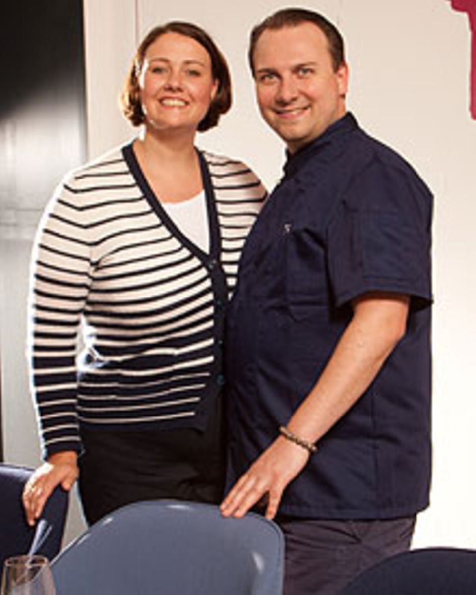 Tim Raue hat gerade mit Gattin Marie-Anne das "Restaurant Tim Raue" in Berlin eröffnet.