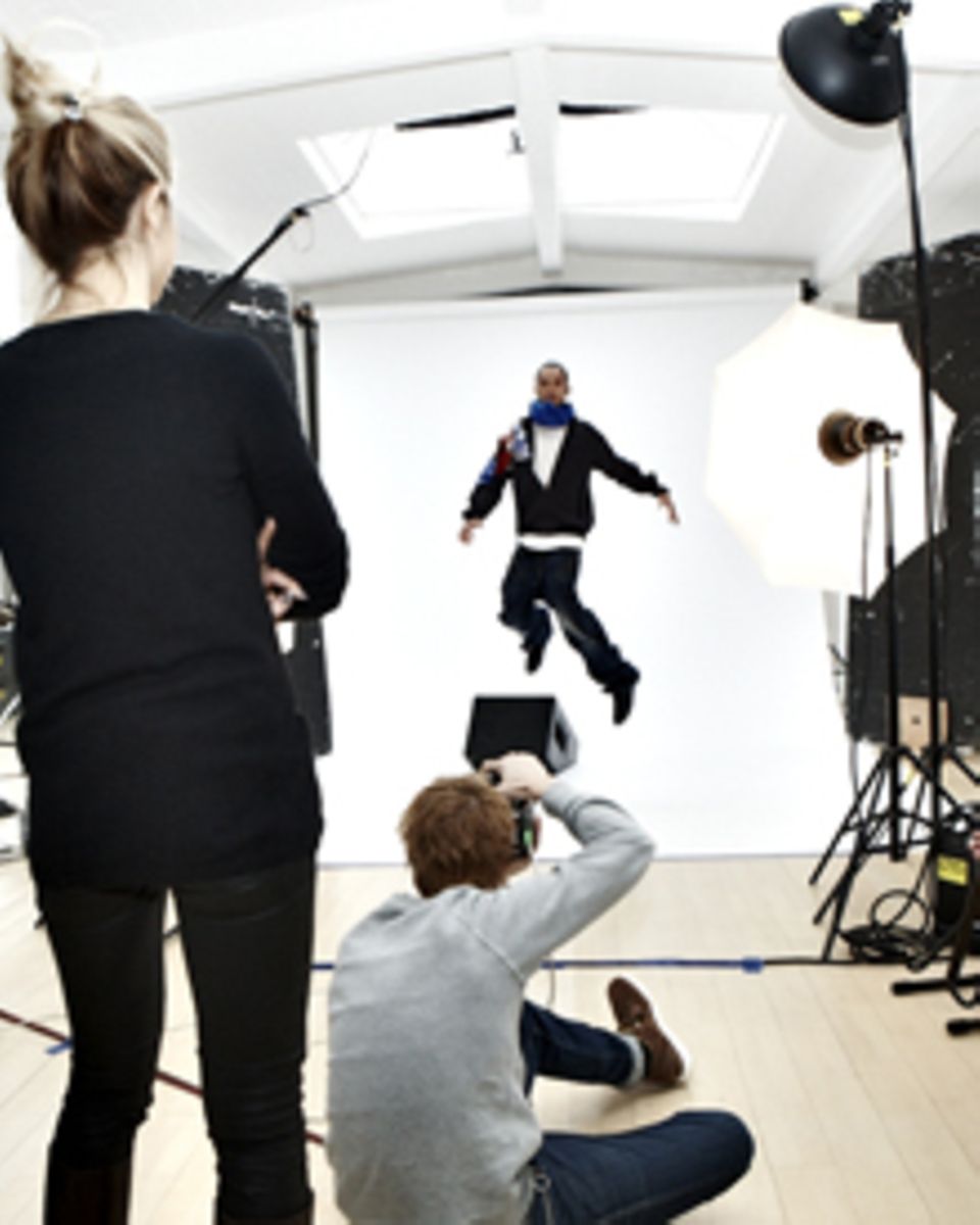 Tom Kaulitz zeigt beim Fotoshooting für Reebok vollen Einsatz.