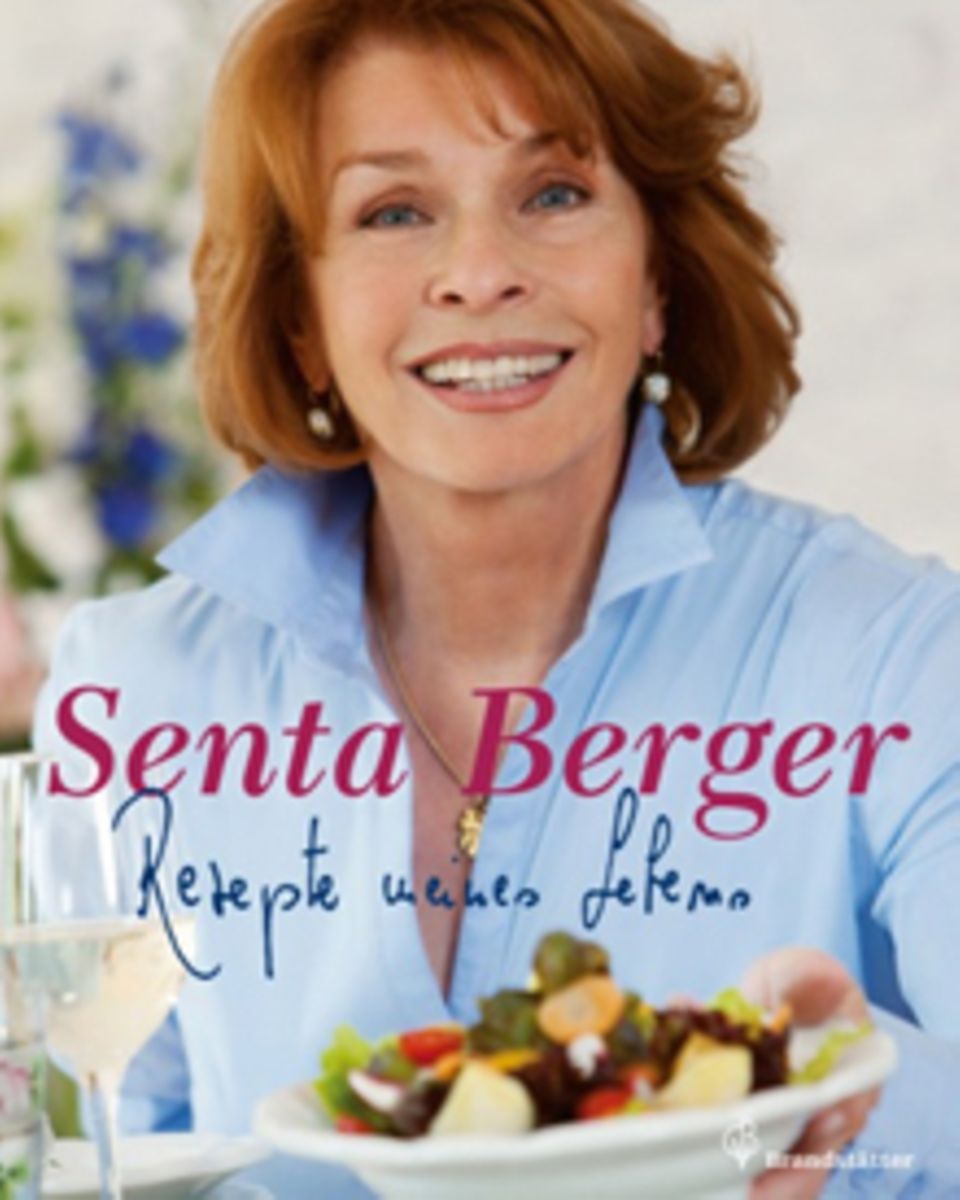 100 persönliche Lieblingsrezepte stellt Senta Berger in ihrem Kochbuch vor - garniert mit Anekdoten aus ihrer Kindheit und aus i