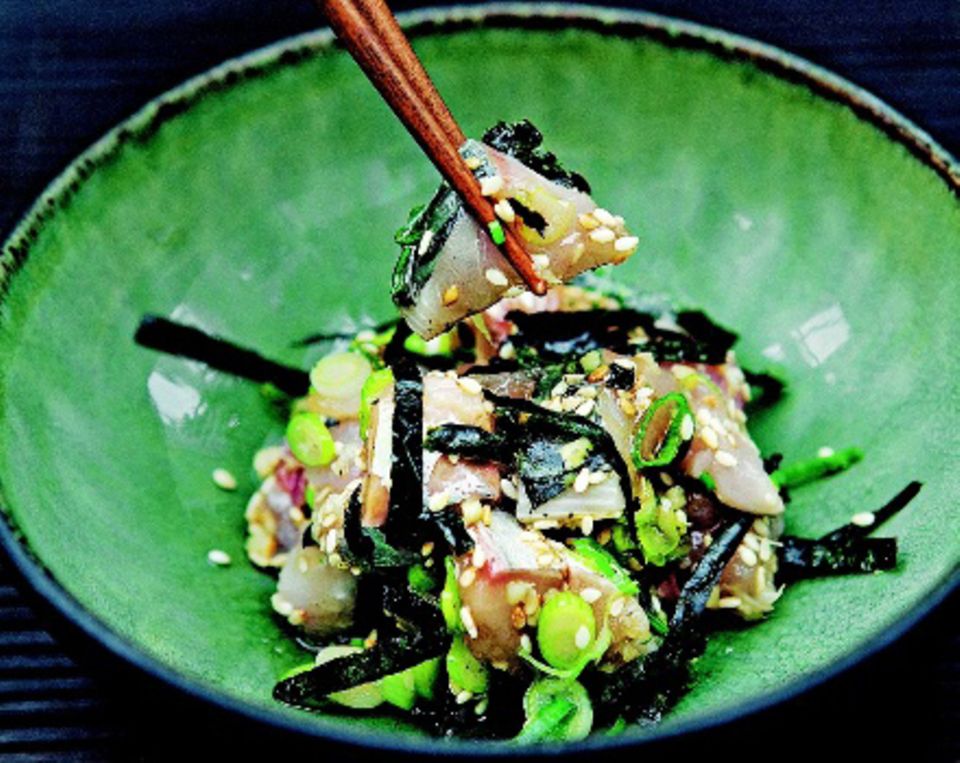 Sushi-Salat: Makrelen-Tataki Sushi-Salat: Makrelen-Tataki