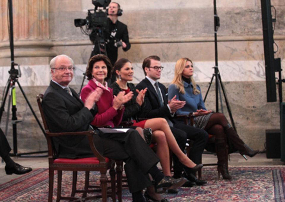 Die königliche Familie tritt geschlossen beim Weltkinder- und Jugendforum auf, dessen Gastgeber sie in Stockholm ist. Die königliche Familie tritt geschlossen beim Weltkinder- und Jugendforum auf, dessen Gastgeber sie in Stockholm ist.
