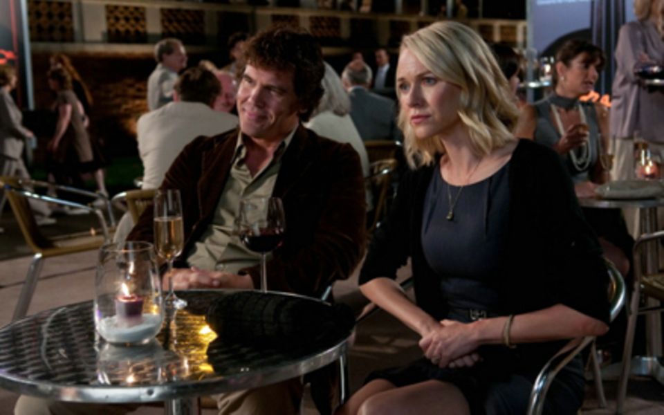 Josh Brolin und Naomi Watts überzeugen als unglückliches Londner Ehepaar.