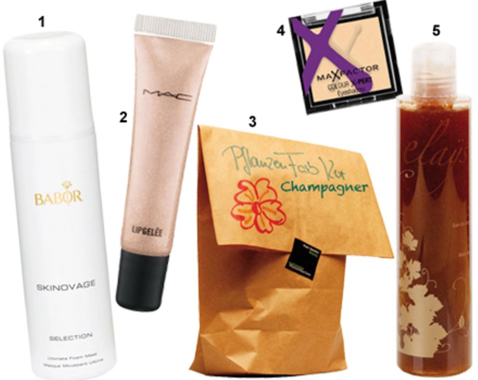 Champagner überzeugt nicht nur als Getränk, mit edlen Beauty-Akzenten verschönert es jede Frau. Champagner überzeugt nicht nur als Getränk, mit edlen Beauty-Akzenten verschönert es jede Frau.