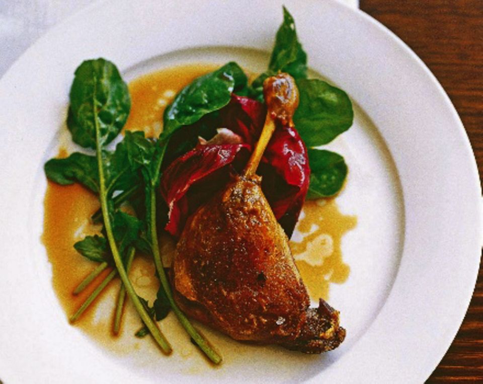 Entenkeulenconfit mit Rotweinessig-Dressing Entenkeulenconfit mit Rotweinessig-Dressing