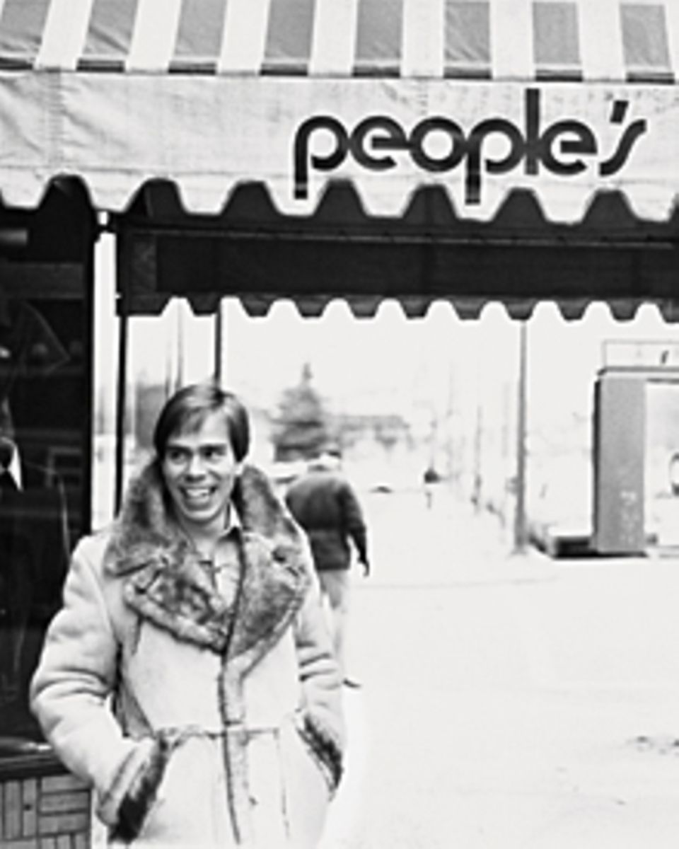 Anfang der Siebziger eröffnete Tommy Hilfiger seine erste Boutique "People’s Place" in seinem Geburtsort Elmira bei New York.