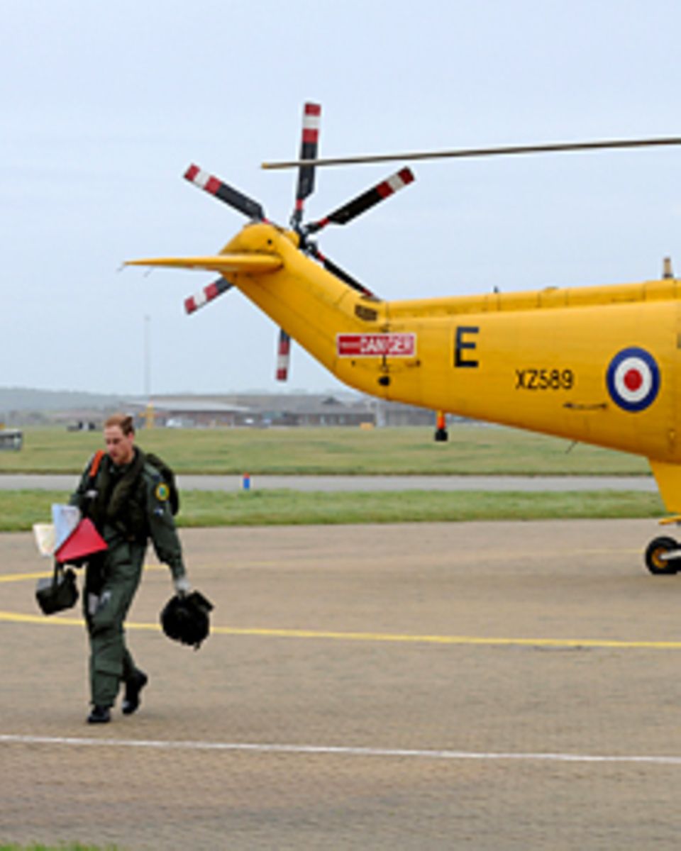 Voller Einsatz: Nach seiner Militärausbildung hat sich Prinz William verpflichtet, in der Royal Air Force als Hubschrauberrettun Voller Einsatz: Nach seiner Militärausbildung hat sich Prinz William verpflichtet, in der Royal Air Force als Hubschrauberrettun