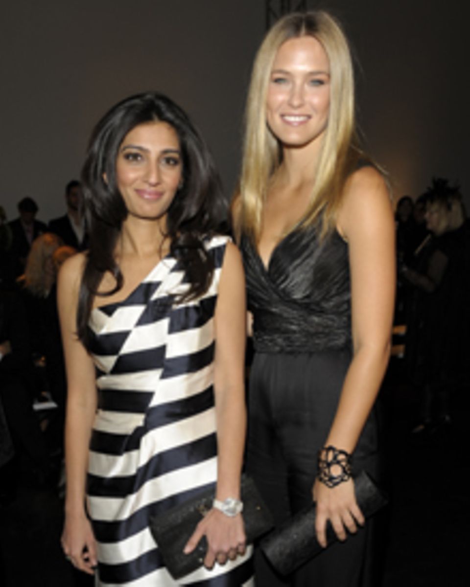Bar Rafaeli (rechts) zusammen mit Escada-Eigentümerin Megha Mittal (links) auf der Fashionweek in Berlin. Bar Rafaeli (rechts) zusammen mit Escada-Eigentümerin Megha Mittal (links) auf der Fashionweek in Berlin.